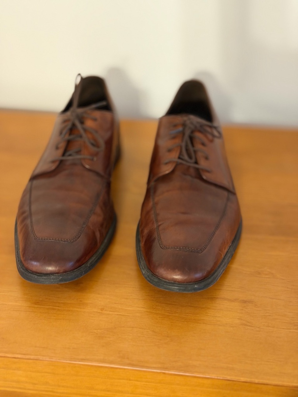 Clarks Men’s Brown Leather Lace-Up Oxfords